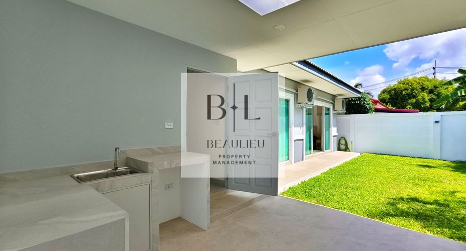 For sale 4 bedrooms house in Huay Yai, Pattaya