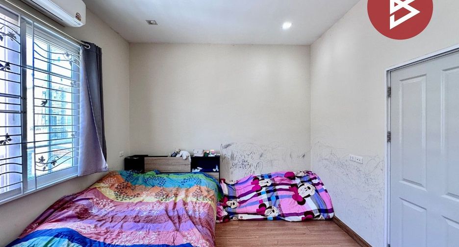 For sale 4 bedrooms townhouse in Si Racha, Chonburi