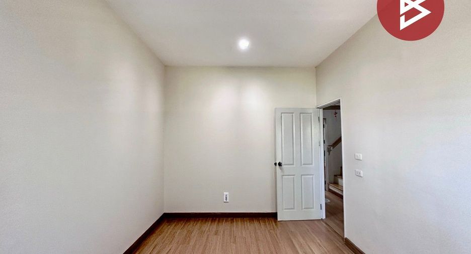 For sale 4 bedrooms townhouse in Si Racha, Chonburi