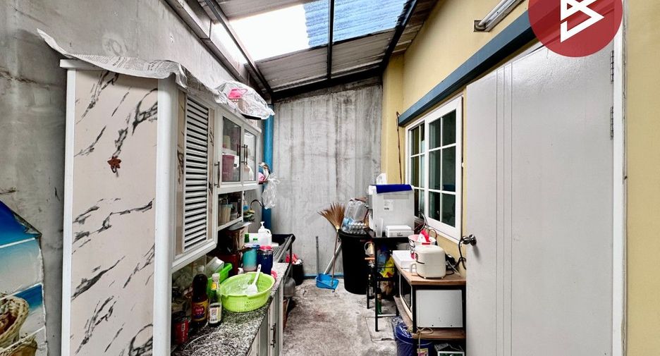 For sale 4 bedrooms townhouse in Si Racha, Chonburi