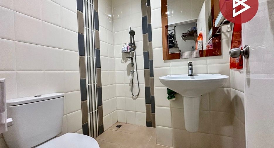 For sale 4 bedrooms townhouse in Si Racha, Chonburi