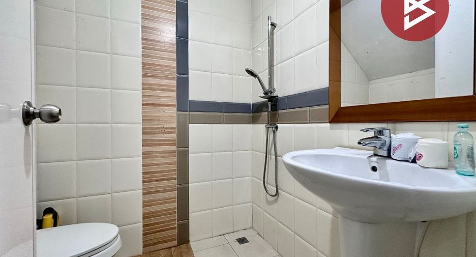 For sale 4 bedrooms townhouse in Si Racha, Chonburi