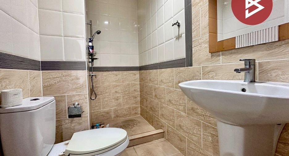 For sale 4 bedrooms townhouse in Si Racha, Chonburi