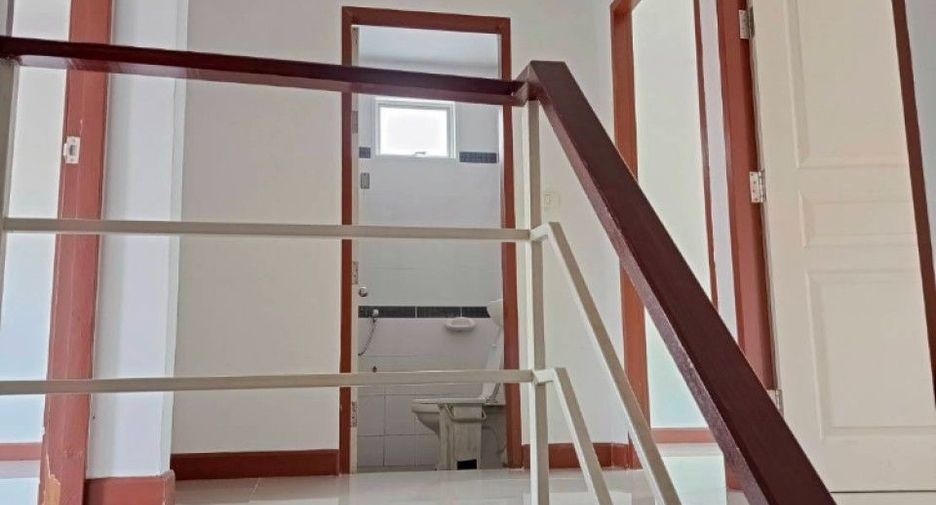 Casa adosada en venta de 3 habitaciones en Min Buri, Bangkok
