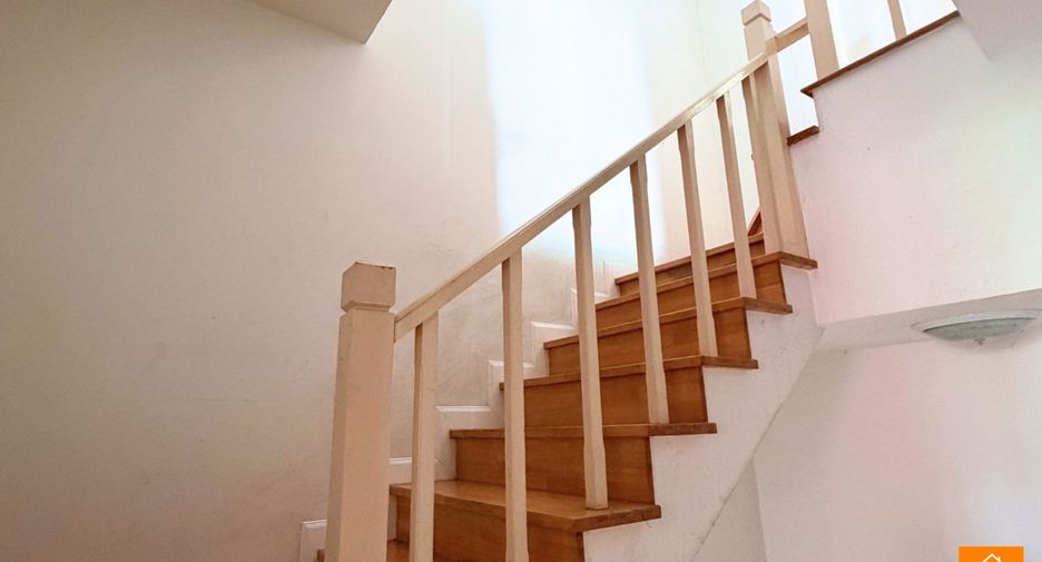 For sale 4 ベッドルーム townhouse in Bang Khae, Bangkok