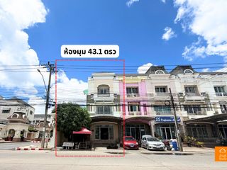 For sale 4 ベッドルーム townhouse in Bang Khae, Bangkok