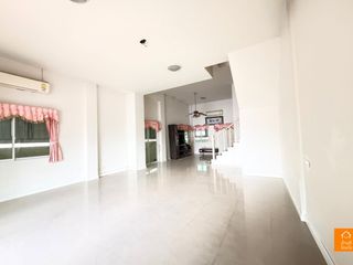 For sale 4 ベッドルーム townhouse in Bang Khae, Bangkok