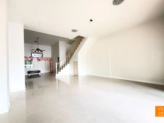 For sale 4 ベッドルーム townhouse in Bang Khae, Bangkok