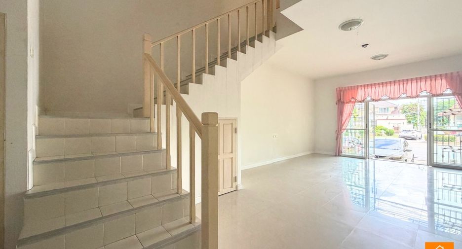 For sale 4 ベッドルーム townhouse in Bang Khae, Bangkok