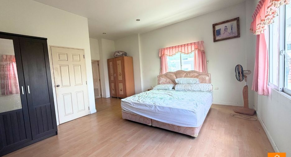 For sale 4 ベッドルーム townhouse in Bang Khae, Bangkok