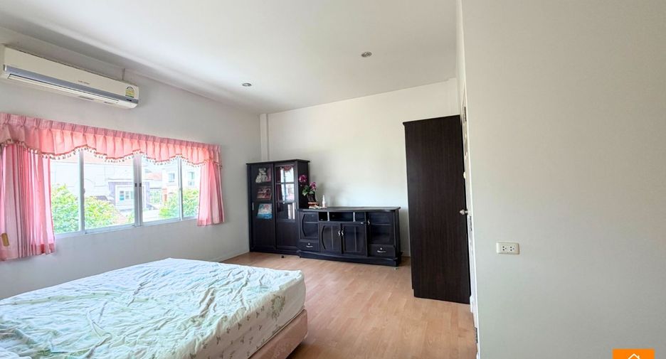 For sale 4 ベッドルーム townhouse in Bang Khae, Bangkok