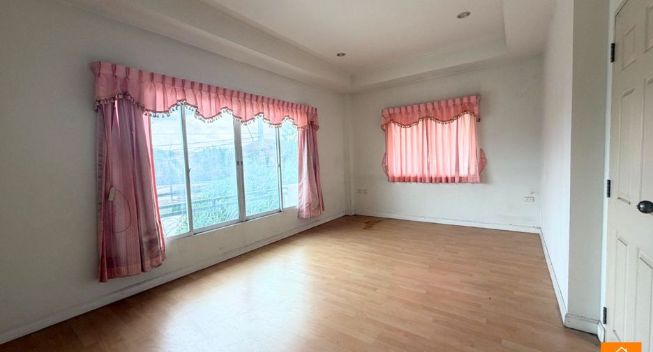 For sale 4 ベッドルーム townhouse in Bang Khae, Bangkok