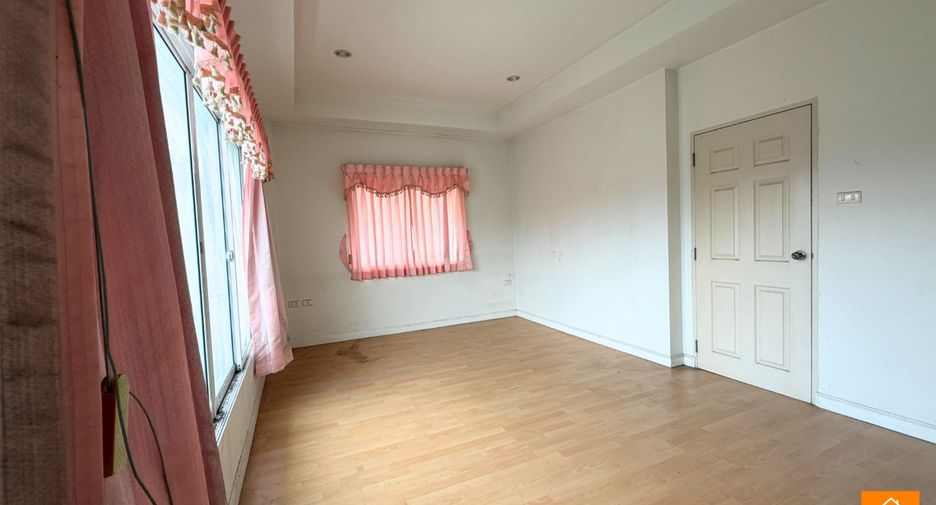 For sale 4 ベッドルーム townhouse in Bang Khae, Bangkok