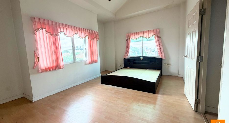 For sale 4 ベッドルーム townhouse in Bang Khae, Bangkok