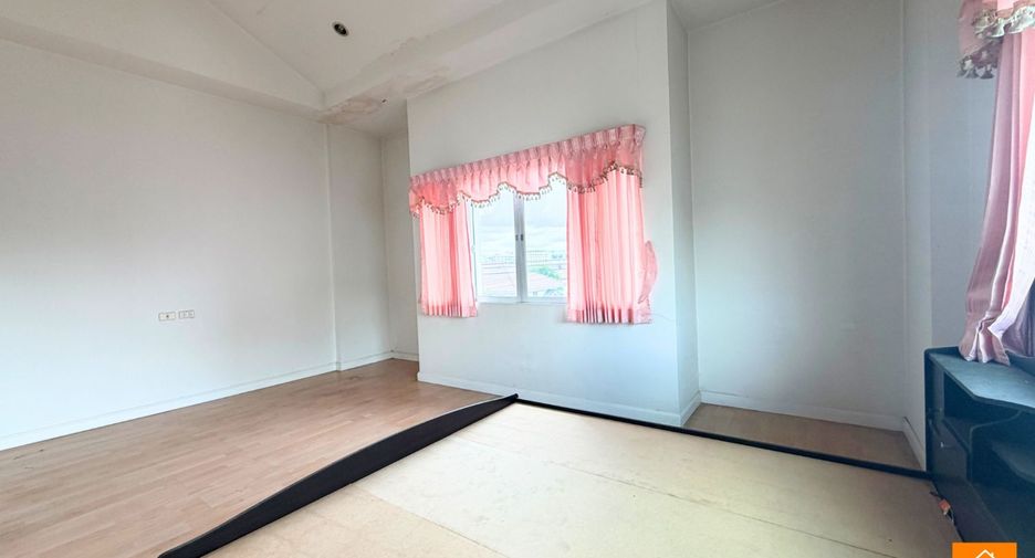 For sale 4 ベッドルーム townhouse in Bang Khae, Bangkok