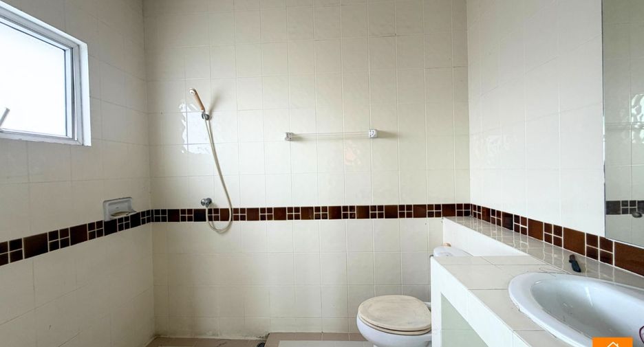 For sale 4 ベッドルーム townhouse in Bang Khae, Bangkok