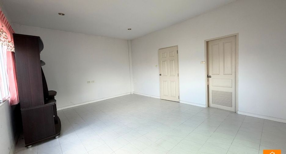 For sale 4 ベッドルーム townhouse in Bang Khae, Bangkok