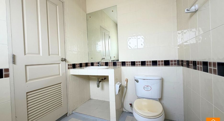 For sale 4 ベッドルーム townhouse in Bang Khae, Bangkok