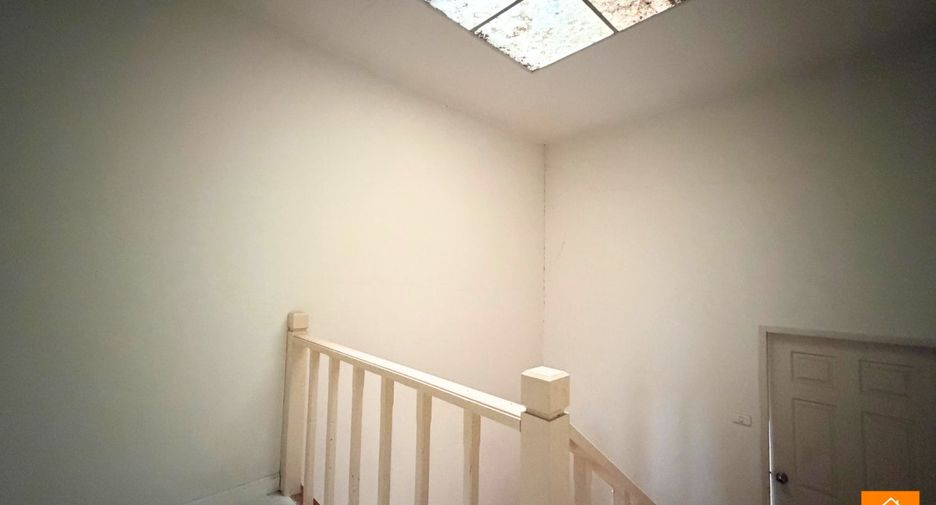 For sale 4 ベッドルーム townhouse in Bang Khae, Bangkok