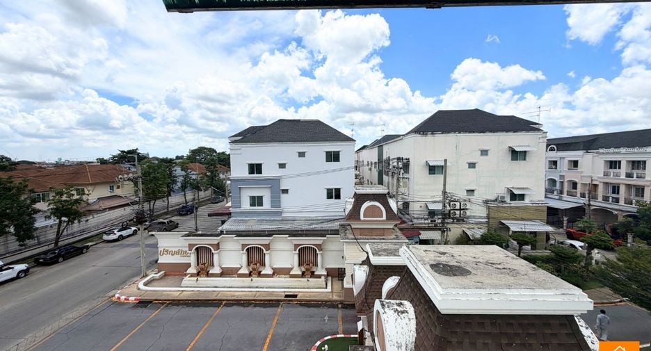 For sale 4 ベッドルーム townhouse in Bang Khae, Bangkok