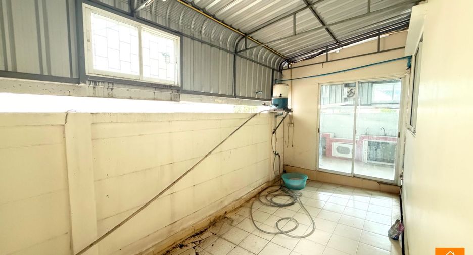 For sale 4 ベッドルーム townhouse in Bang Khae, Bangkok