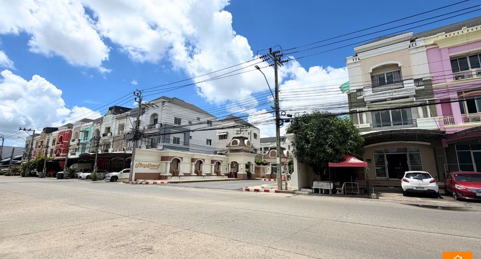 For sale 4 ベッドルーム townhouse in Bang Khae, Bangkok