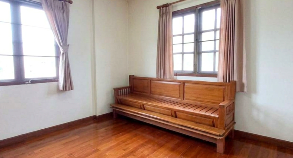 Casa en venta de 4 habitaciones en Lam Luk Ka, Pathum Thani