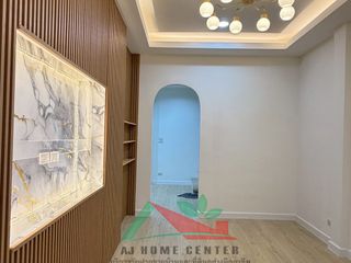 Casa adosada en venta de 3 habitaciones en Bueng Kum, Bangkok
