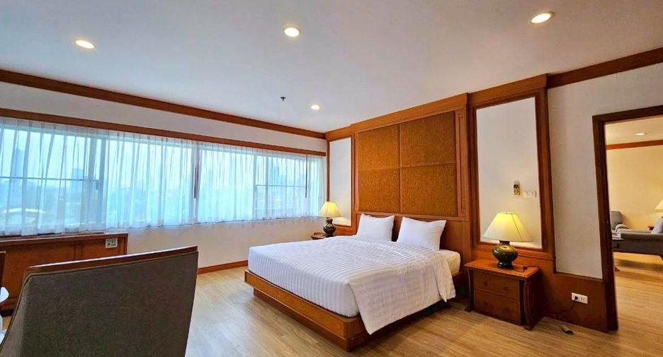 Apartamento en alquiler de 3 habitaciones en Khlong Toei, Bangkok