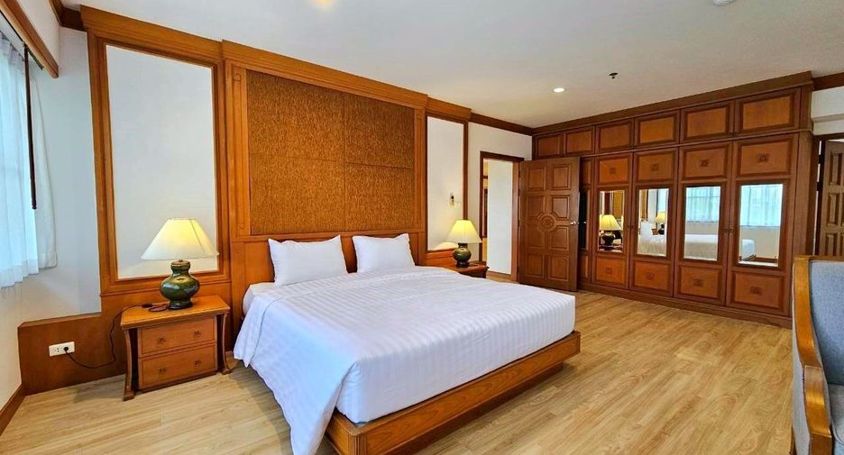 Apartamento en alquiler de 3 habitaciones en Khlong Toei, Bangkok