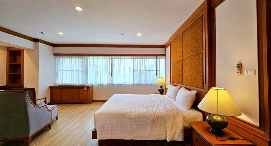 Apartamento en alquiler de 3 habitaciones en Khlong Toei, Bangkok
