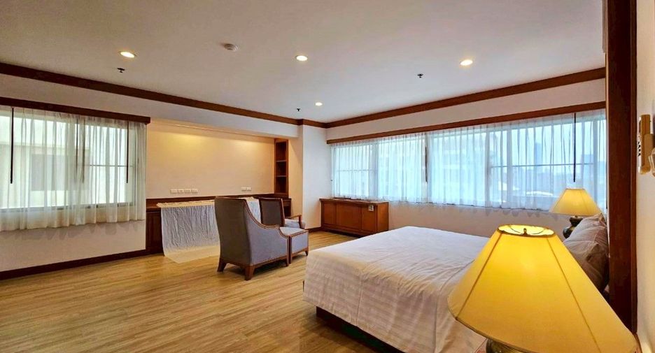 Apartamento en alquiler de 3 habitaciones en Khlong Toei, Bangkok