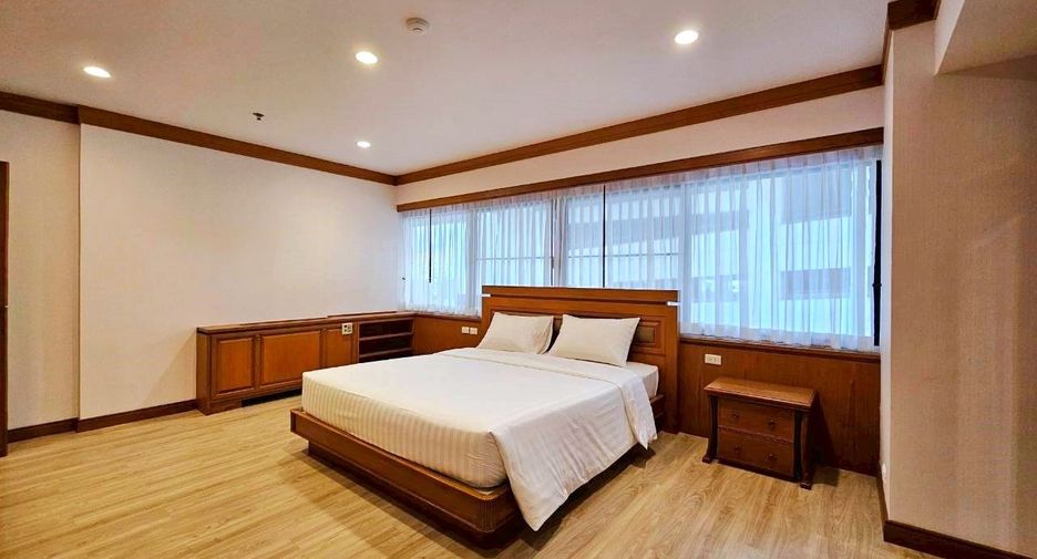 Apartamento en alquiler de 3 habitaciones en Khlong Toei, Bangkok