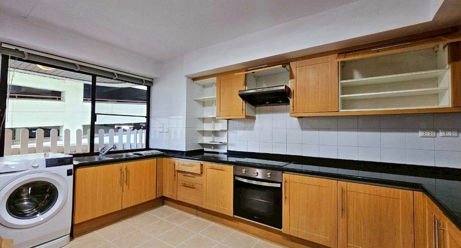 Apartamento en alquiler de 3 habitaciones en Khlong Toei, Bangkok