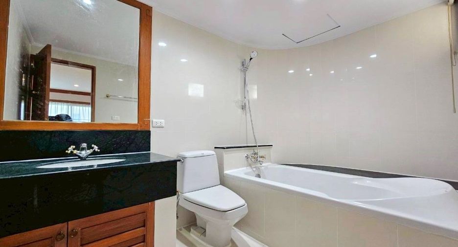 Apartamento en alquiler de 3 habitaciones en Khlong Toei, Bangkok