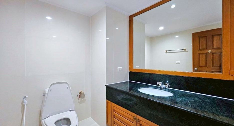 Apartamento en alquiler de 3 habitaciones en Khlong Toei, Bangkok