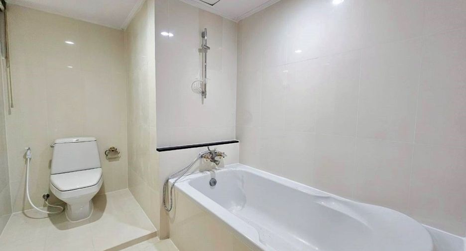 Apartamento en alquiler de 3 habitaciones en Khlong Toei, Bangkok
