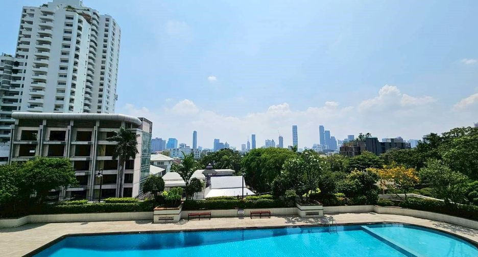 Apartamento en alquiler de 3 habitaciones en Khlong Toei, Bangkok