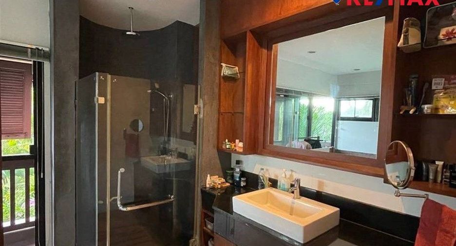 For sale 3 bedrooms house in East Pattaya, Pattaya