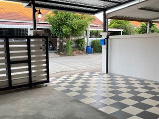 出售 2 卧室 联排别墅 在 Phan Thong, Chon Buri