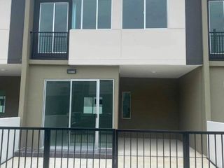 Reihenhaus zum Kauf mit 3 Zimmer in Bang Phli, Samut Prakan