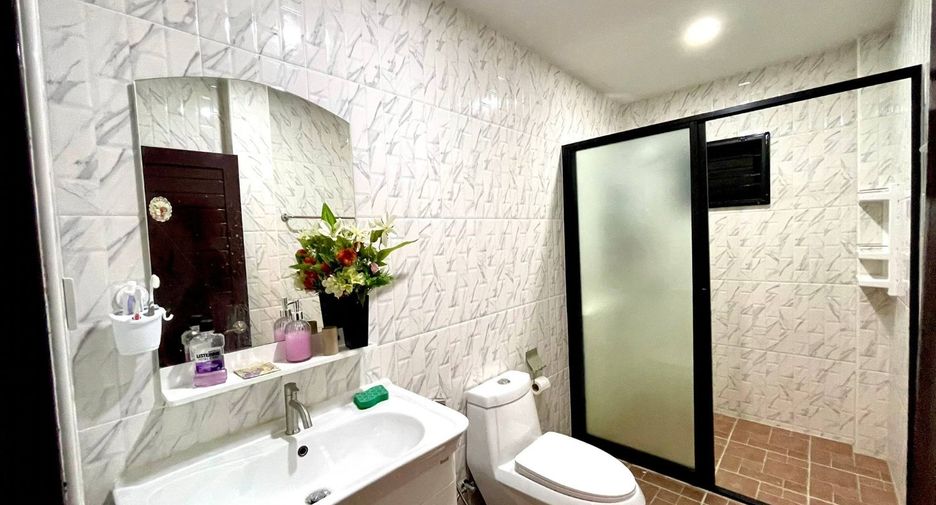 For rent 4 bedrooms villa in East Pattaya, Pattaya
