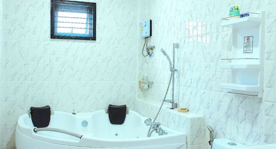 For rent 4 bedrooms villa in East Pattaya, Pattaya
