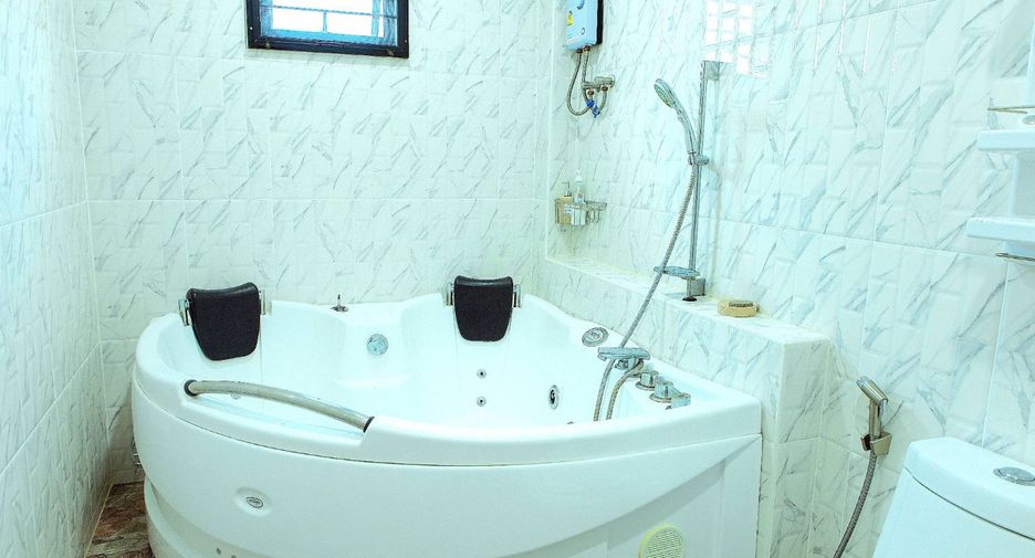 For rent 4 bedrooms villa in East Pattaya, Pattaya