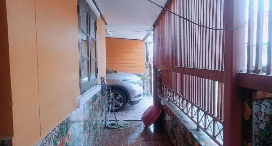 Casa adosada en venta de 2 habitaciones en Phra Samut Chedi, Samut Prakan