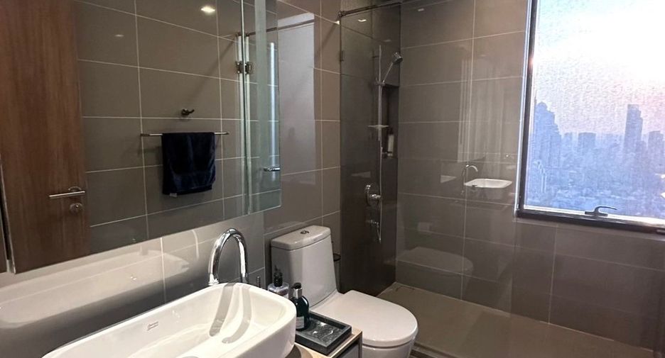 For rent 3 bedrooms condo in Bang Rak, Bangkok