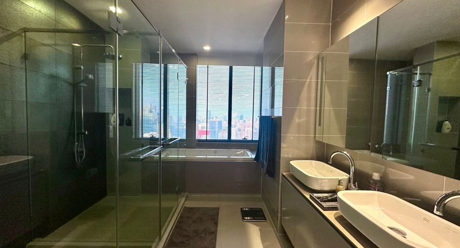 For rent 3 bedrooms condo in Bang Rak, Bangkok