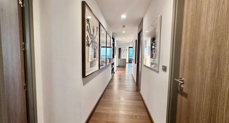 For rent 3 bedrooms condo in Bang Rak, Bangkok