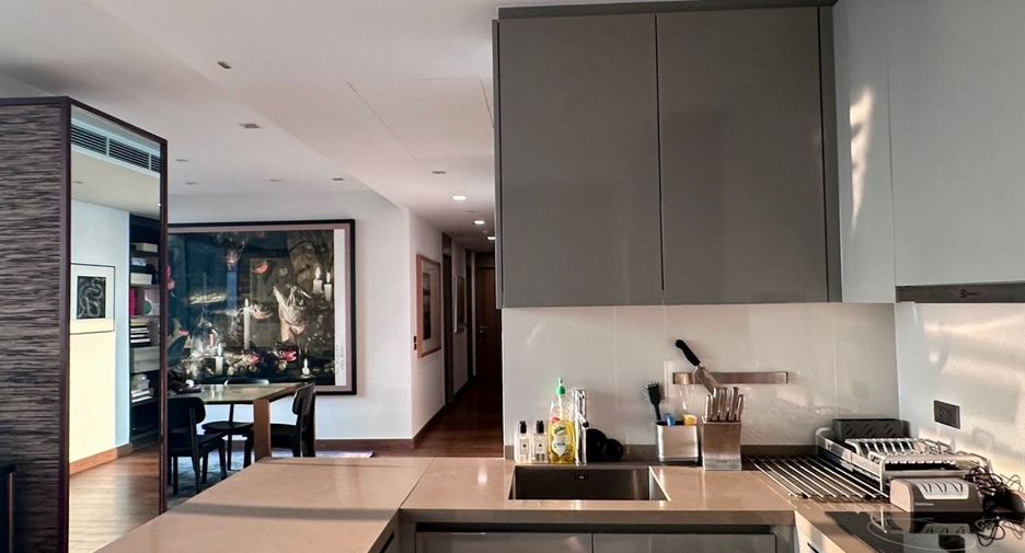 For rent 3 bedrooms condo in Bang Rak, Bangkok