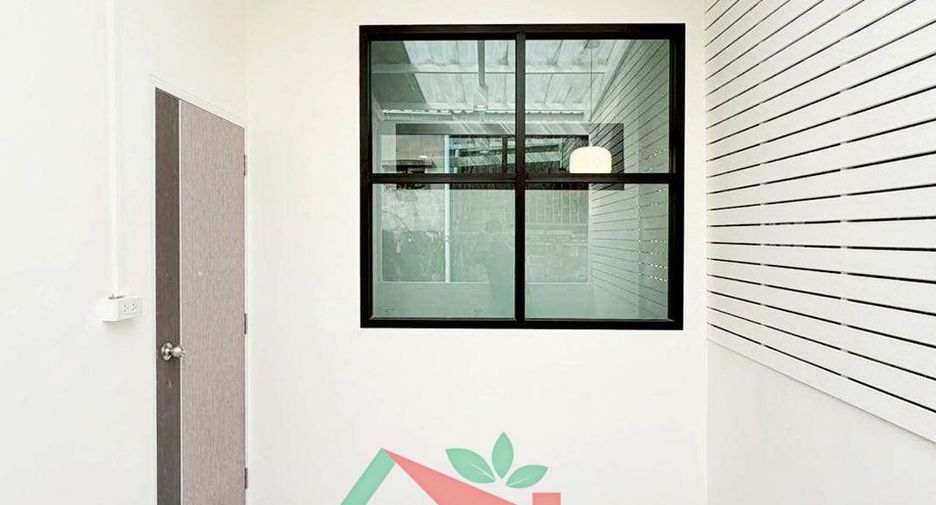 For sale 2 bedrooms townhouse in Lat Phrao, Bangkok